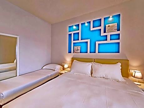 Quadruple Room with Balcony and Sea View