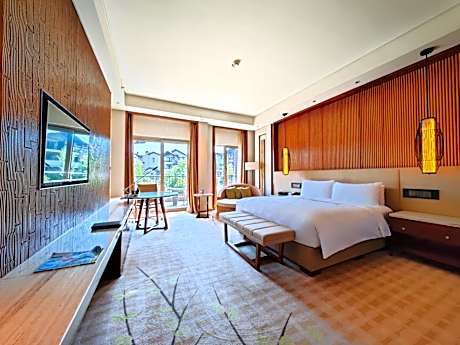 Garden View, Guest room, 1 King, Garden view, Balcony