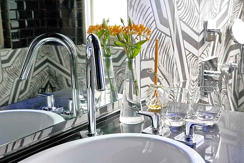 Alma Hotel and Lounge - Luxury Hotel Tel Aviv