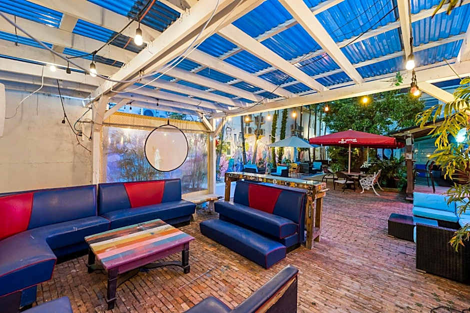 The New Yorker Miami Hotel