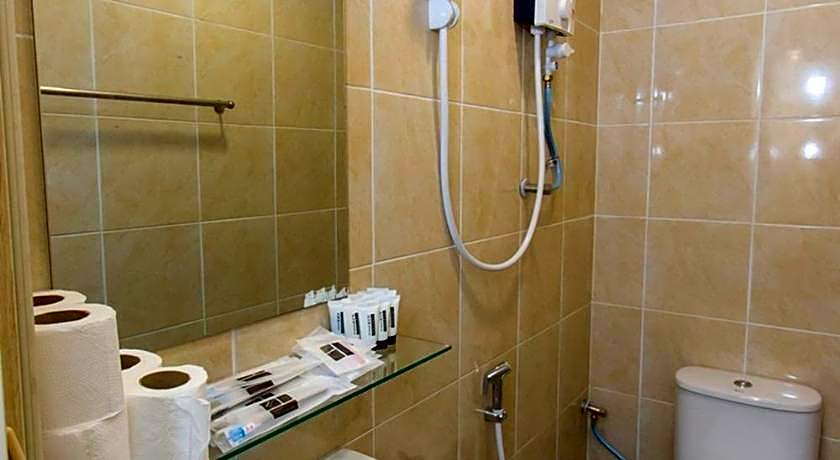 Southern Tip Hotel - City & 100m walk to McDonald's & FREE DOBI