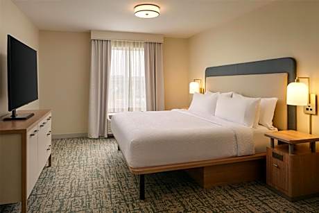 Two Bedroom Suite with One King and Two Queen Beds - Non-Smoking