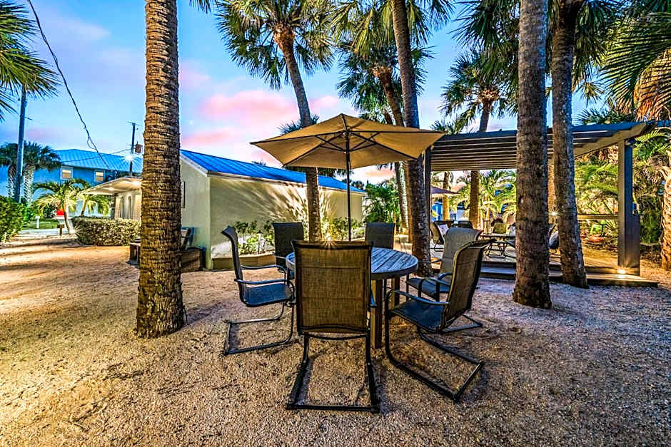 Boutique Vacation Rental Complex At Beach
