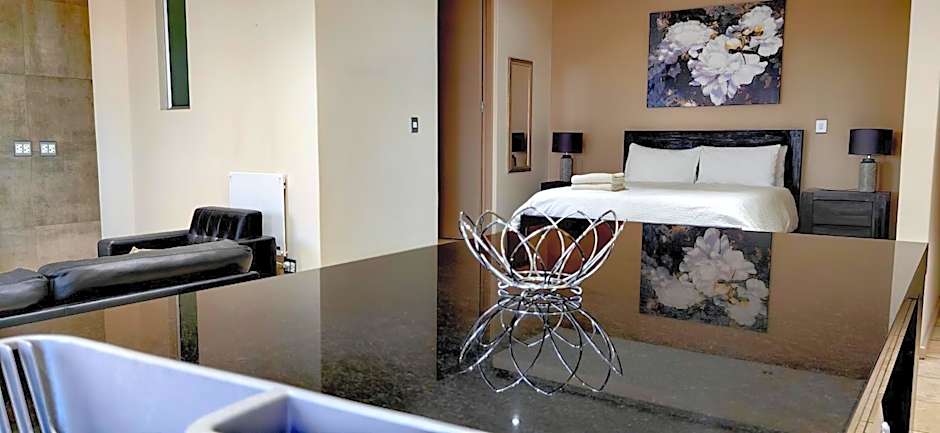 4 on Pritchard Luxury Suites