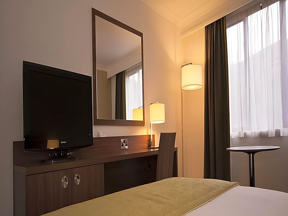 Holiday Inn Cardiff - North M4 By IHG