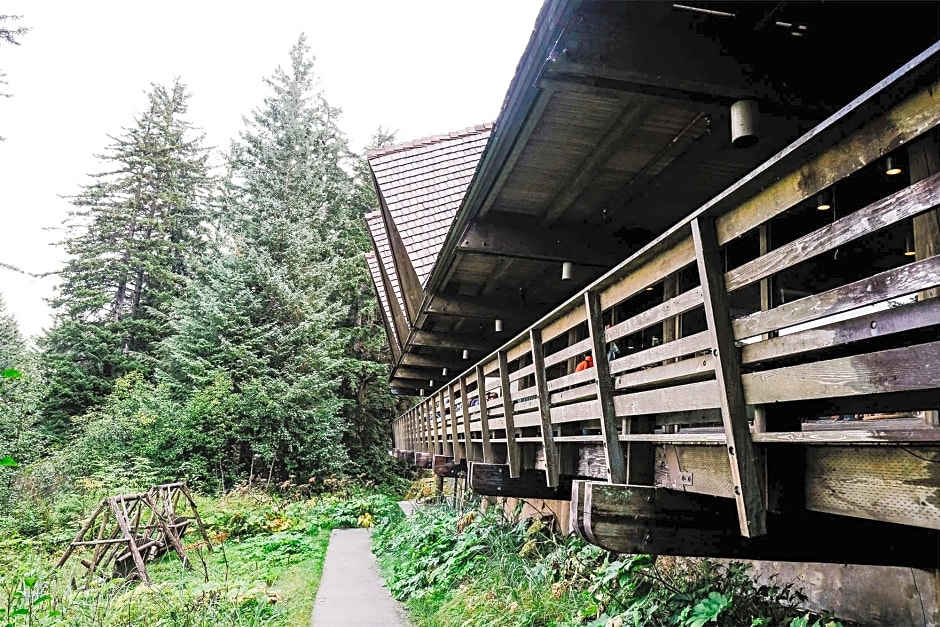 Glacier Bay Lodge