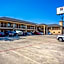 Moulton Inn & Suites By OYO
