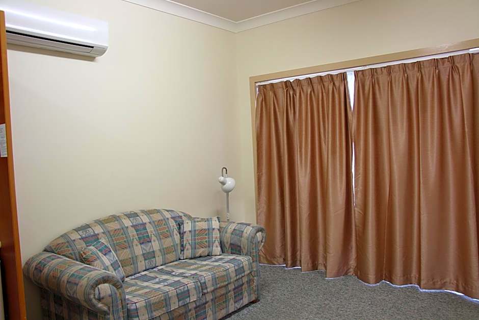 The Pioneer Way Motel