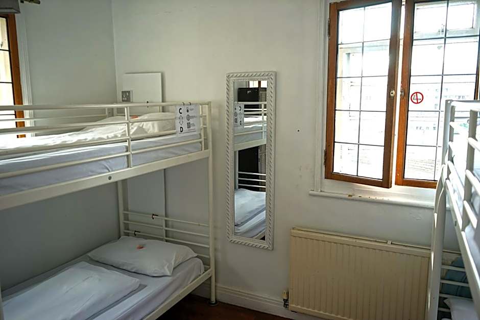 The Walrus Bar and Hostel