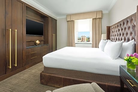 Presidential One Bedroom Suite - 1 King Bed