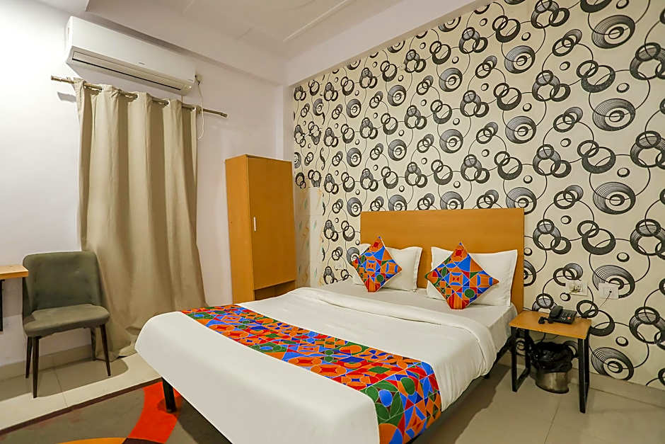 FabHotel Pranjul Inn