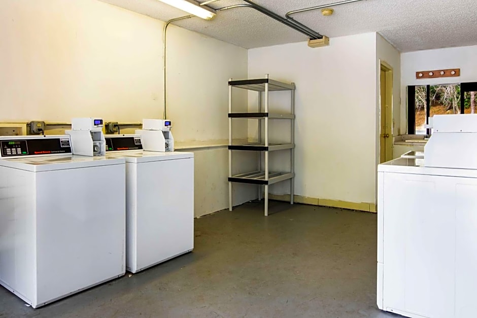 Studio 6 Lagrange