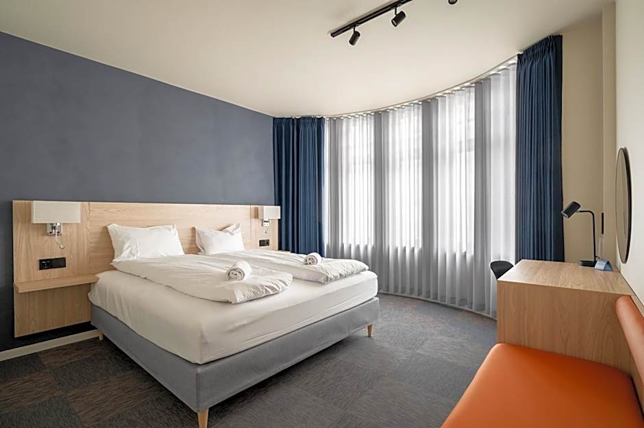 BREEZE Hotel Victoria - Self-Service