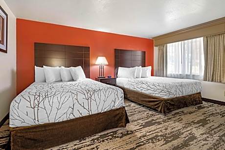 Queen Room with Two Queen Beds and Roll-In Shower - Disability Access