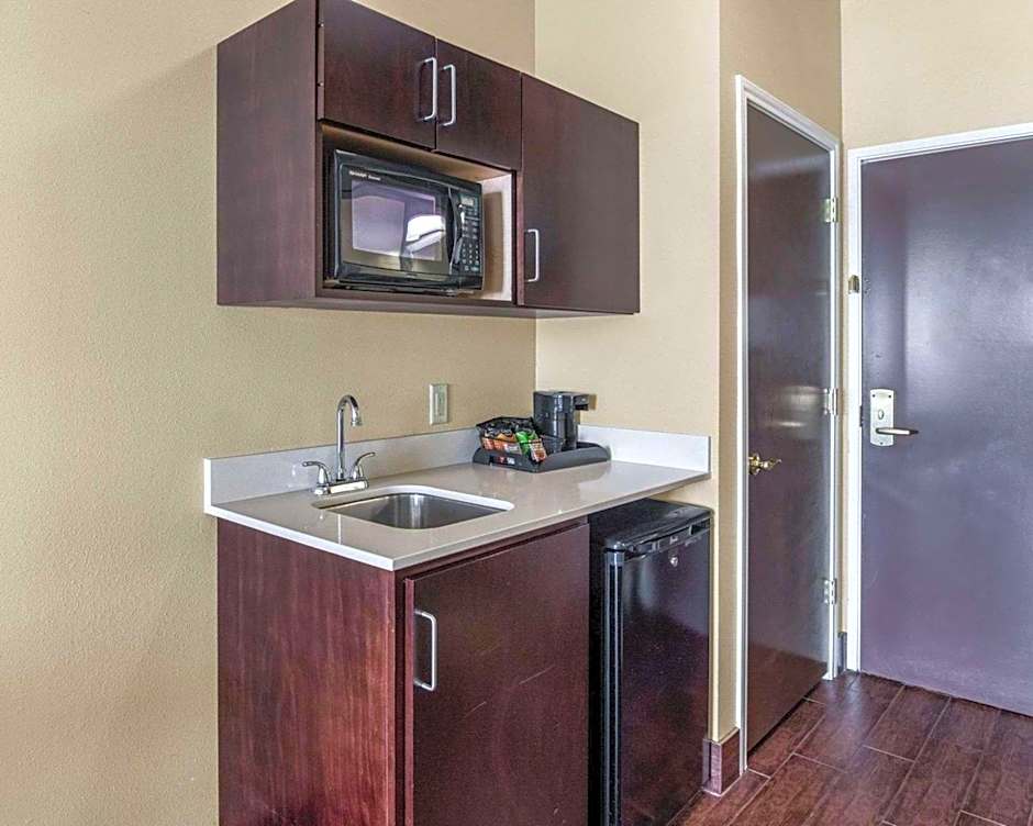 Comfort Suites Odessa near University