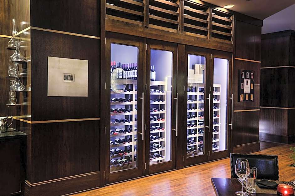 Ambassador Hotel Wichita, Autograph Collection by Marriott