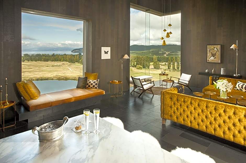 Kinloch Manor & Villas