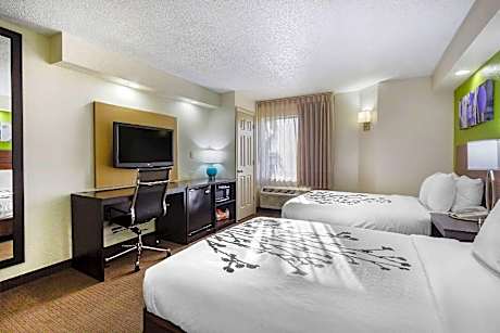 2 Double Beds, Smoking