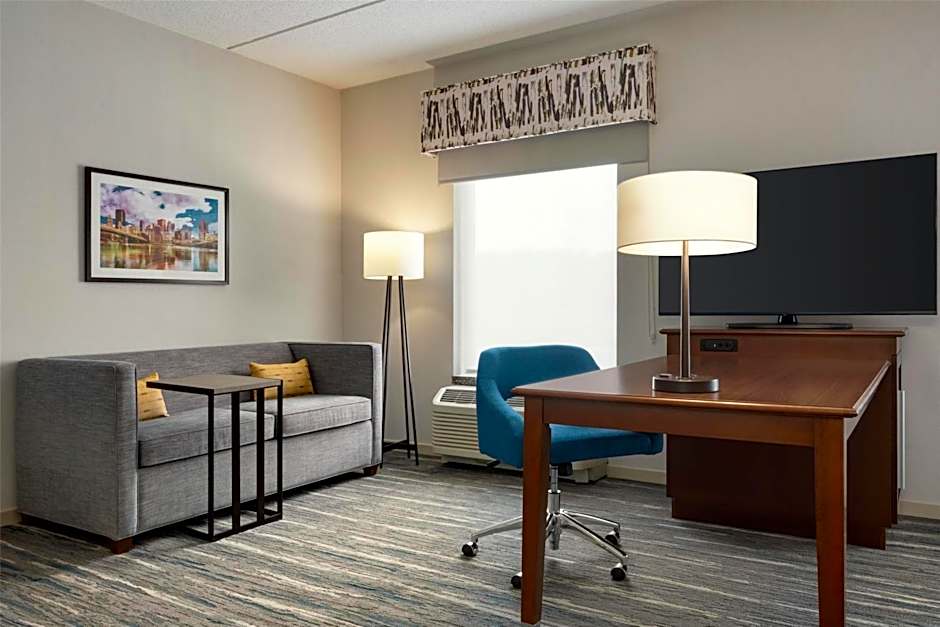 Hampton Inn By Hilton & Suites Pittsburgh/Harmarville