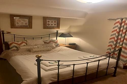 OYO Ye Olde Mustard Pot