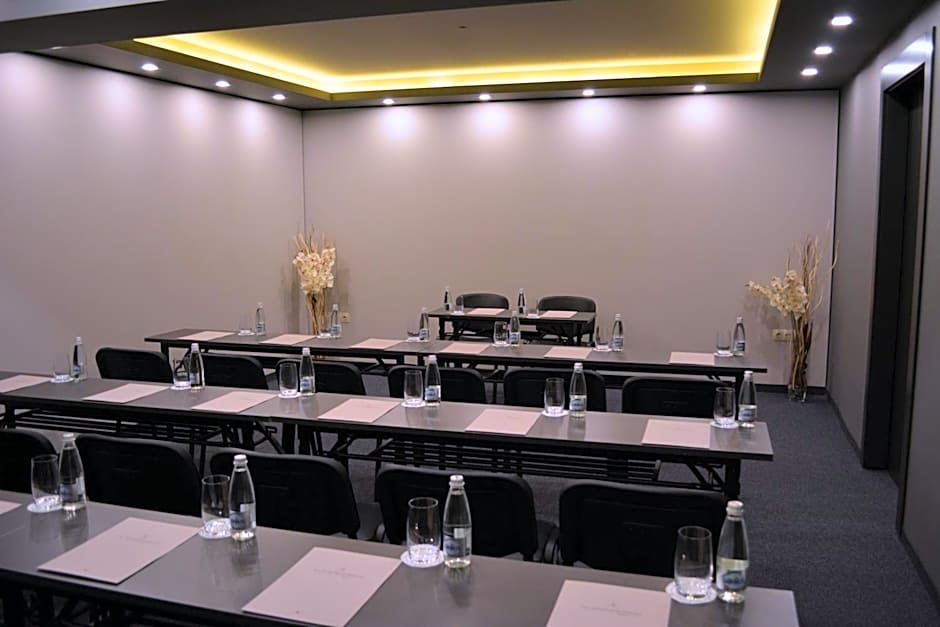 All Seasons Residence Design Hotel - Free parking