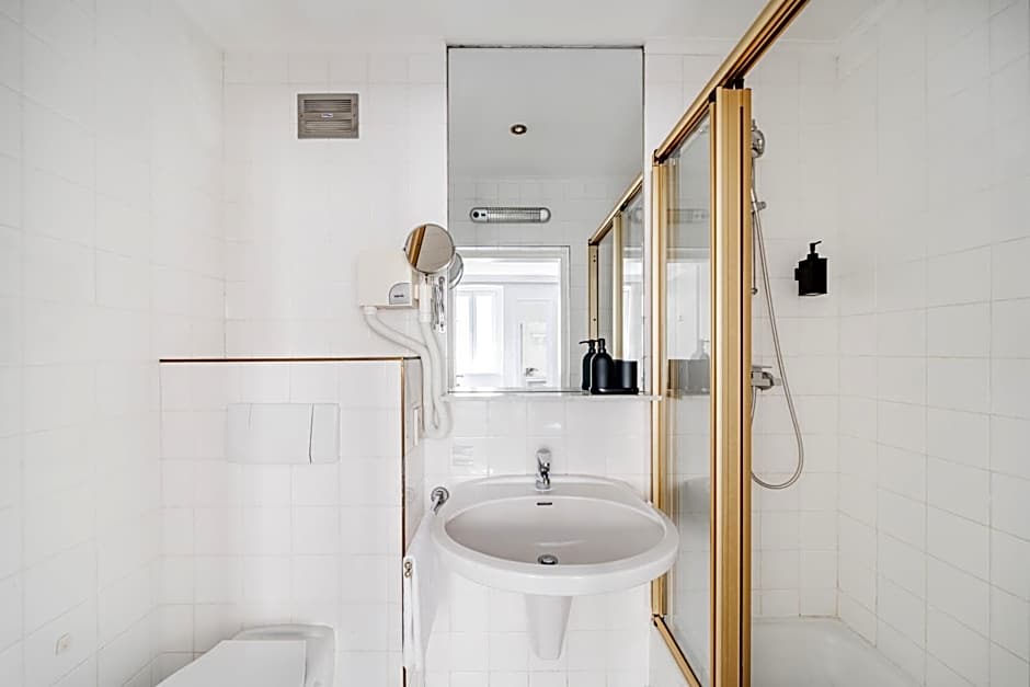 Self-Check-In Hotel Adlon