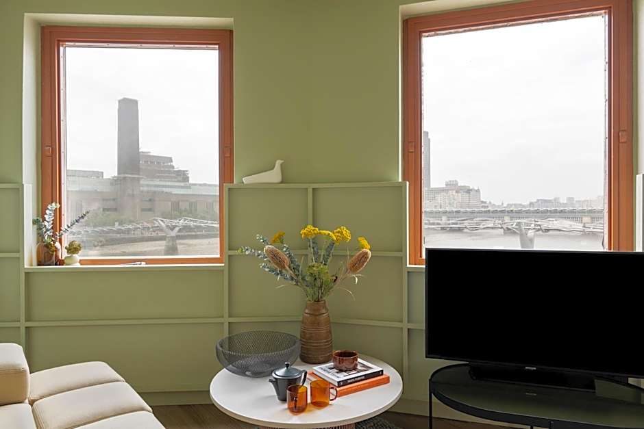 Locke at Broken Wharf