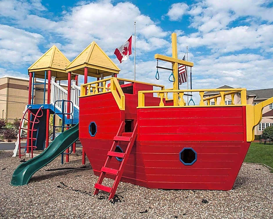 Econo Lodge At The Falls North