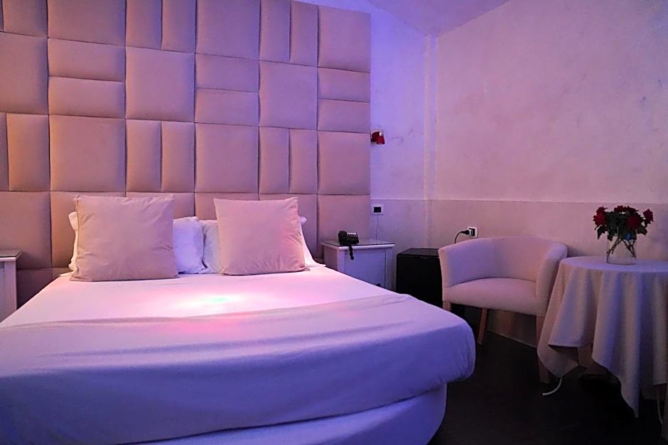 Bee Queen Hotel