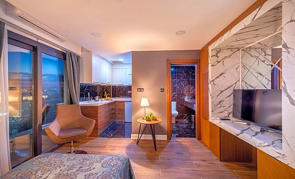 Novel Centre Point Hotel