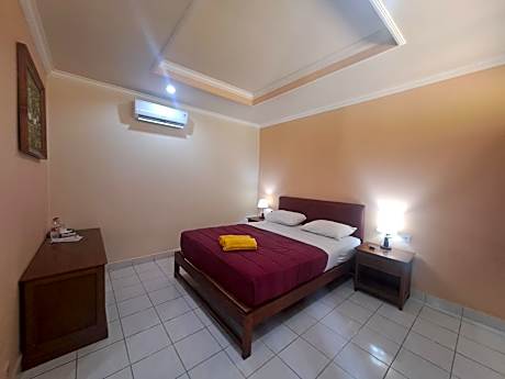 Standard Double or Twin Room with Partial Sea View