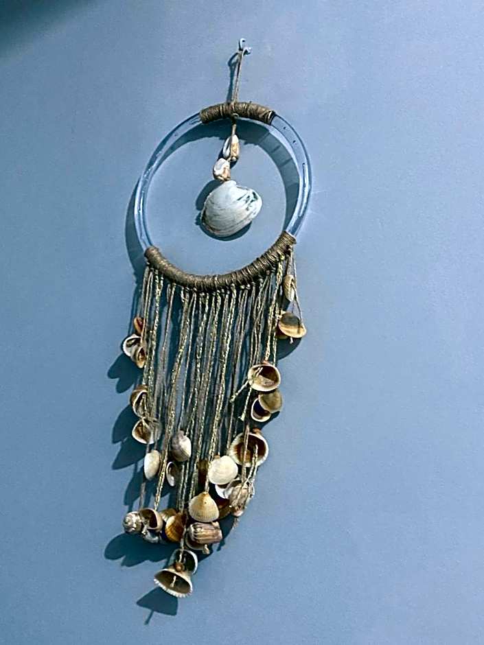 Apartamento Vista Mar 209 - 2 quartos - Praia do Morro - prédio frente Mar - varanda com vista mar - elevador - atravessou a avenida, já está na praia - com garagem - internet