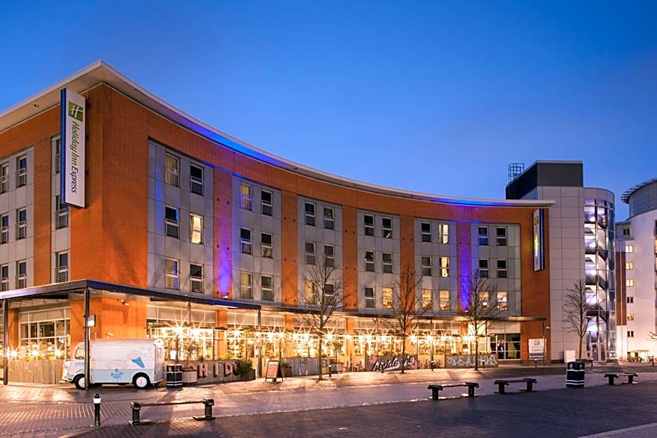 Holiday Inn Express Portsmouth Gunwharf Quays By IHG