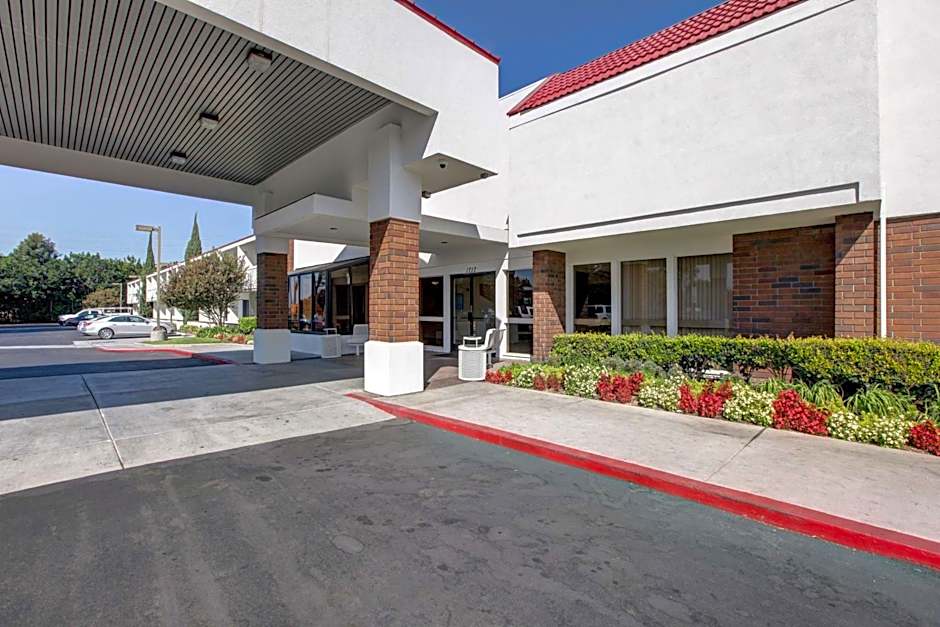 Motel 6-Santa Ana, CA - Irvine - Orange County Airport