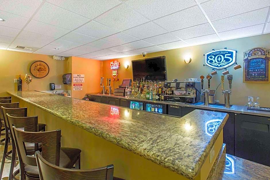 The Oaks Hotel & Suites