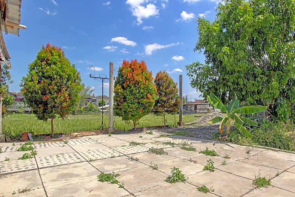 OYO Life 93010 Omah Bareng Syariah Sambisari