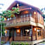 Baan Banyan Villa, wood house short walk to Mae Nam beach