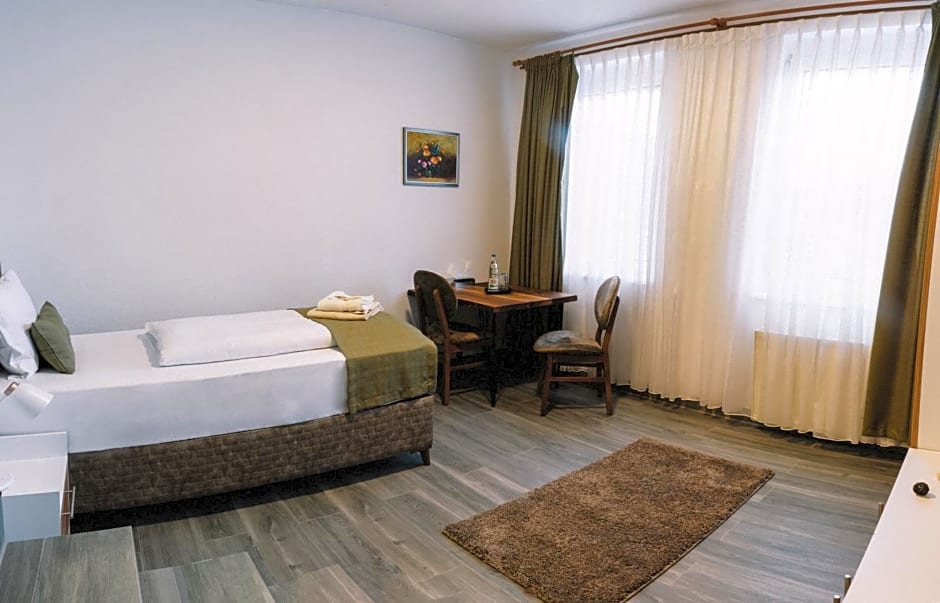 E&B Hotel