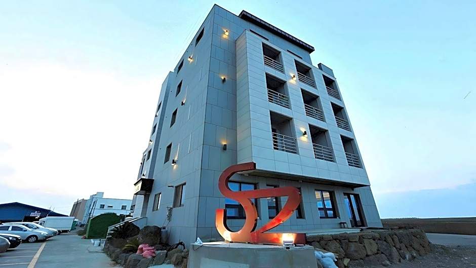 HOTEL52