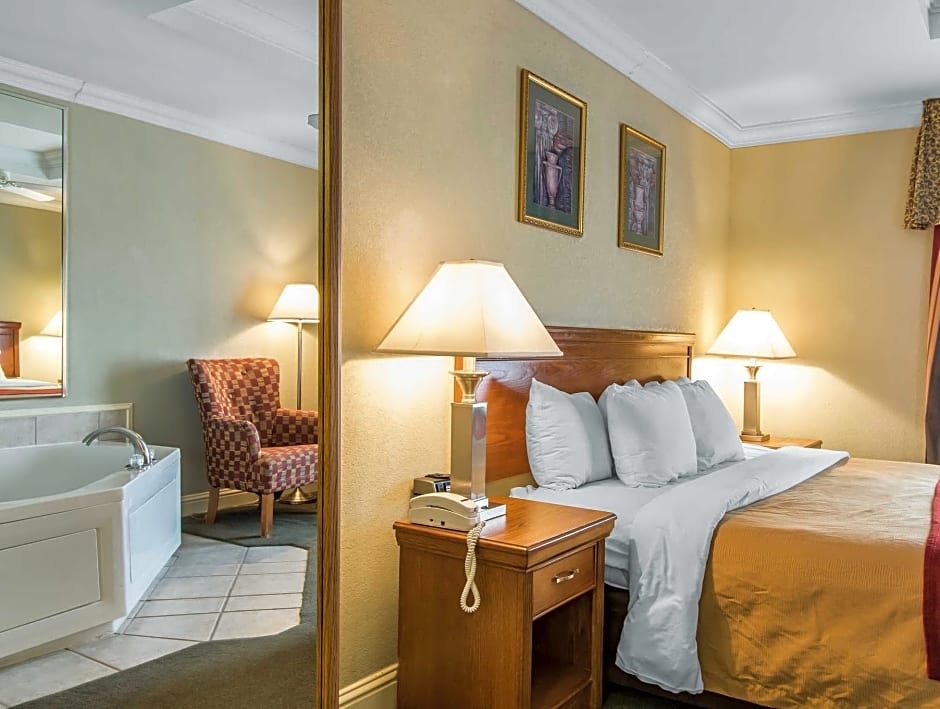 Comfort Inn At Founders Tower