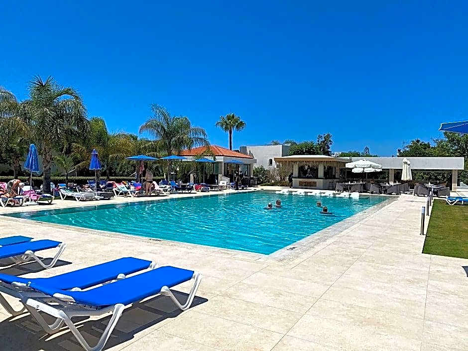 COOEE Kyknos Beach Hotel & Bungalows