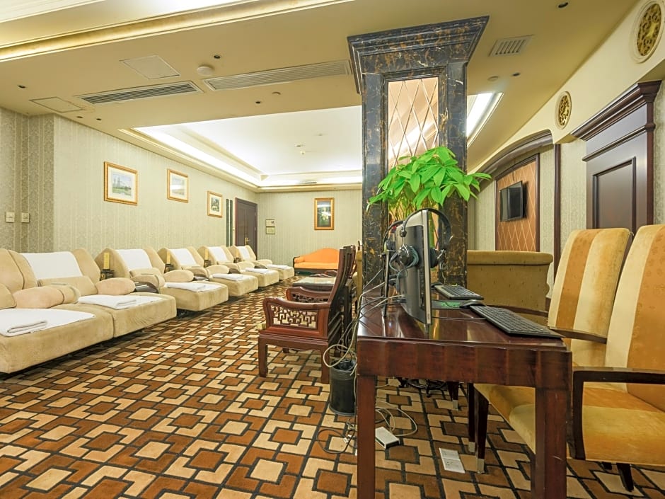 Royal Mediterranean Hotel