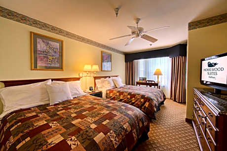 One-Bedroom Queen Suite with Two Queen Beds - Non-Smoking