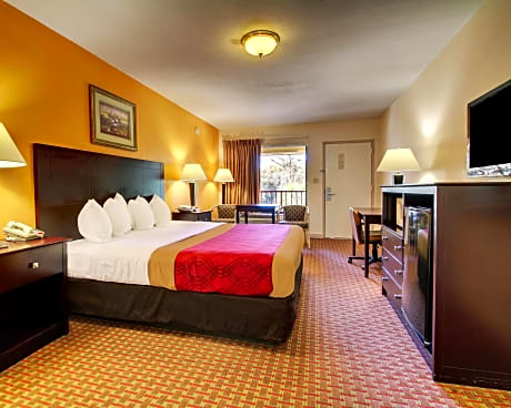 Queen Room with Two Queen Beds - Non-Smoking