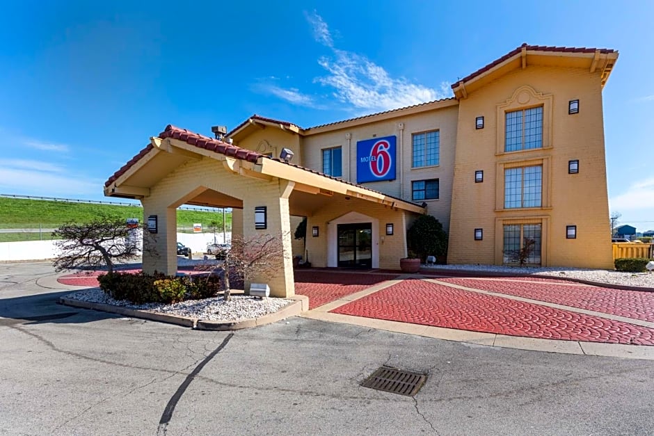 Motel 6 Knoxville, TN