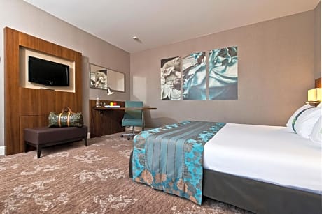Standard King Room with Sofa Bed