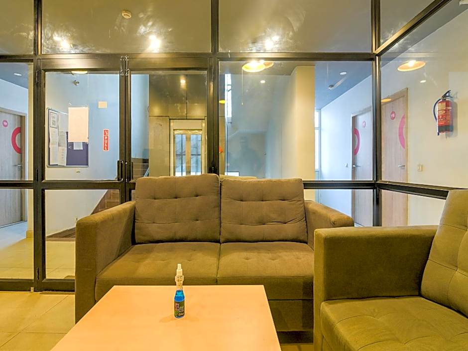 Jps Grand Hotel by OYO Rooms – Delhi, NY