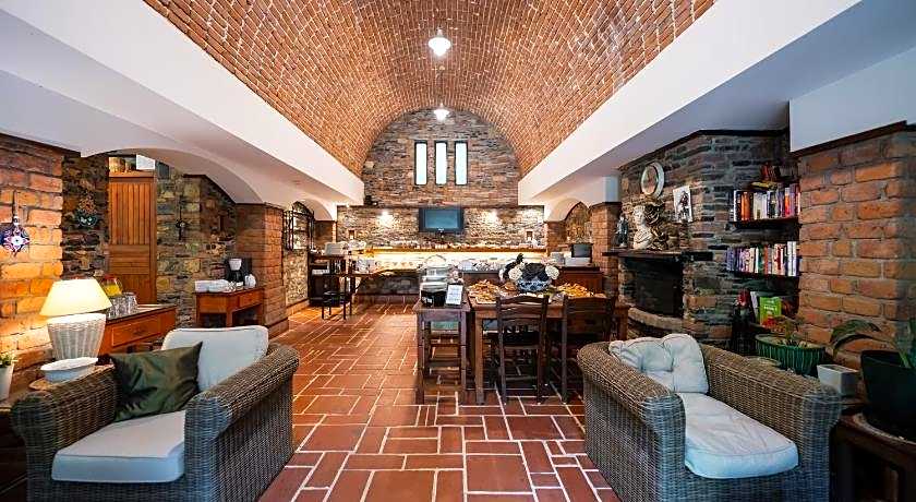 El Vino Hotel Suites