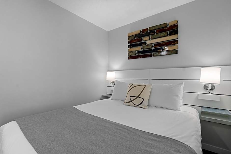 Alpenglow Lodge Snooze Studio with Den by MVA