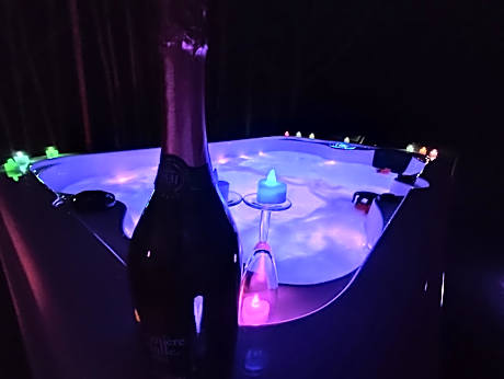 Suite Intimiste Adultes avec Spa Prive - Ile des Plaisirs